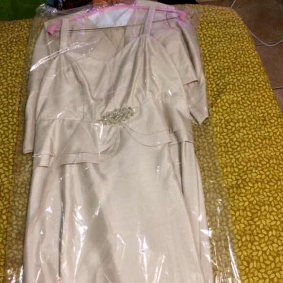 Formal mother of the bride dress w/bolero included - Picture 2 of 5